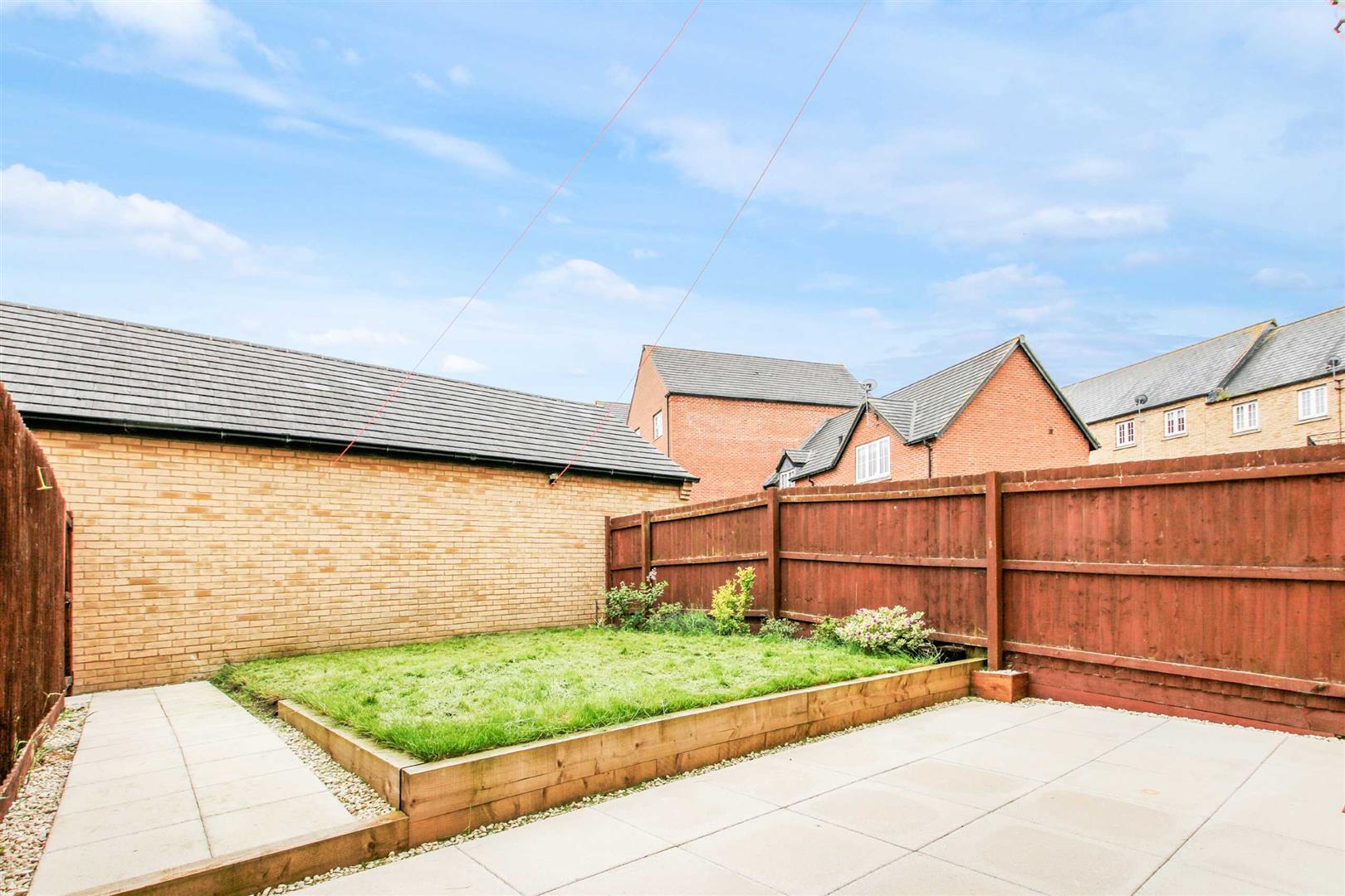 4 bed property in Harlow Crescent, Milton Keynes